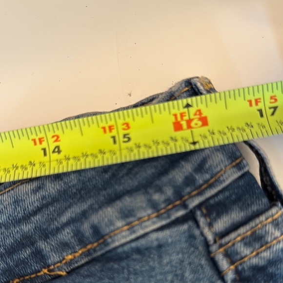 Signature by Levi Strauss Denim Blue Women's Shorts NWT - Picture 4 of 5